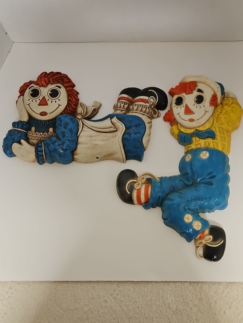 Vintage 1977 Raggedy Ann and Raggedy Andy wall plaques by The Bobbs-Merrill Co.